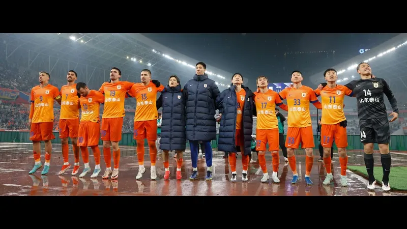 Cầu thủ Shandong Taishan và Yunnan Yukun đối đầu trên sân cỏ - Phân tích chiến Cầu thủ Shandong Taishan và Yunnan Yukun đối đầu trên sân cỏ - Phân tích chiến