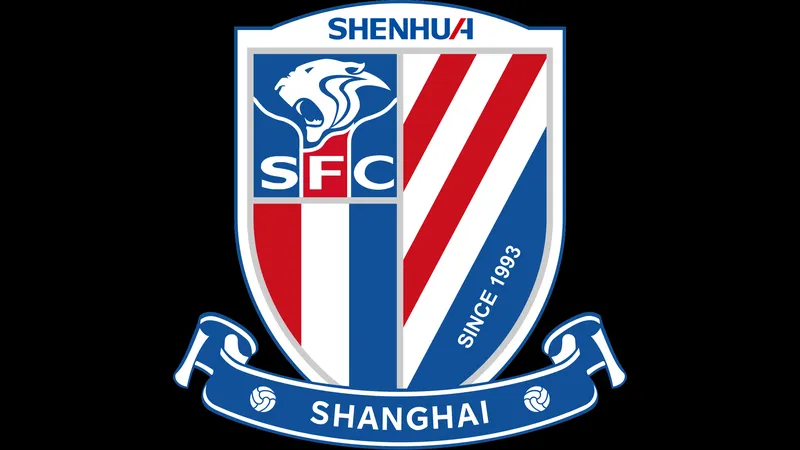 Cầu thủ Shanghai Shenhua đối mặt với sự phòng ngự từ Beijing Guoan Cầu thủ Shanghai Shenhua đối mặt với sự phòng ngự từ Beijing Guoan